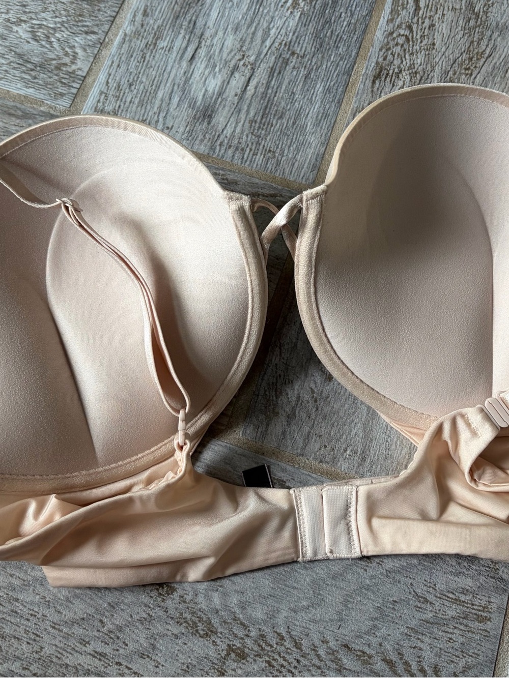 Victoria's Secret bombshell plunge bra 38D - Picture 4 of 6